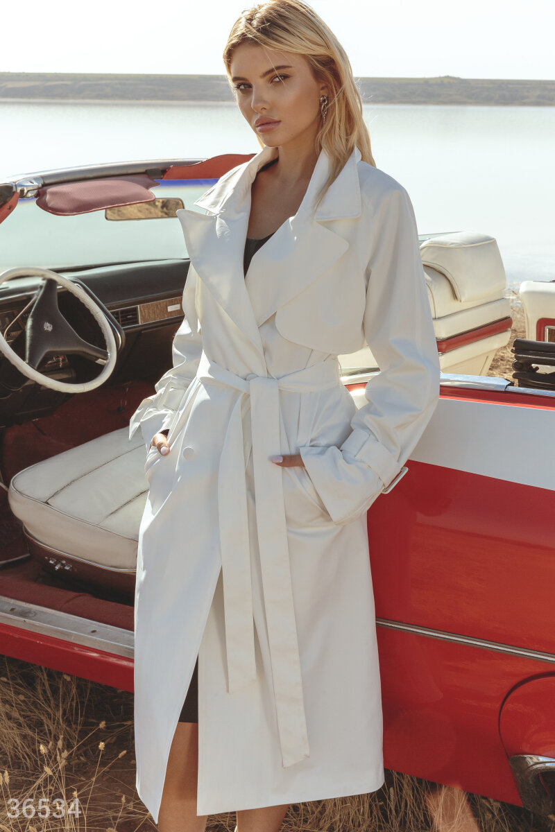 Refined white trench coat