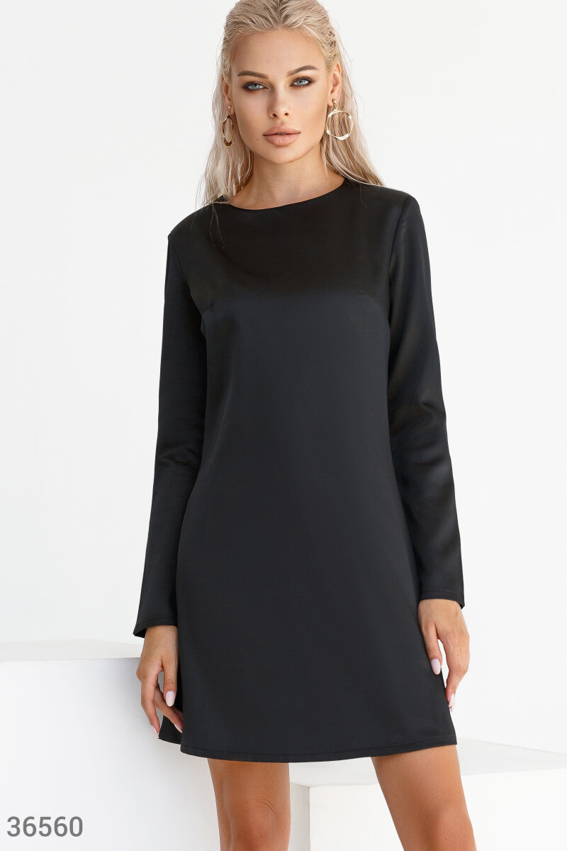 Вільне чорне міні-плаття