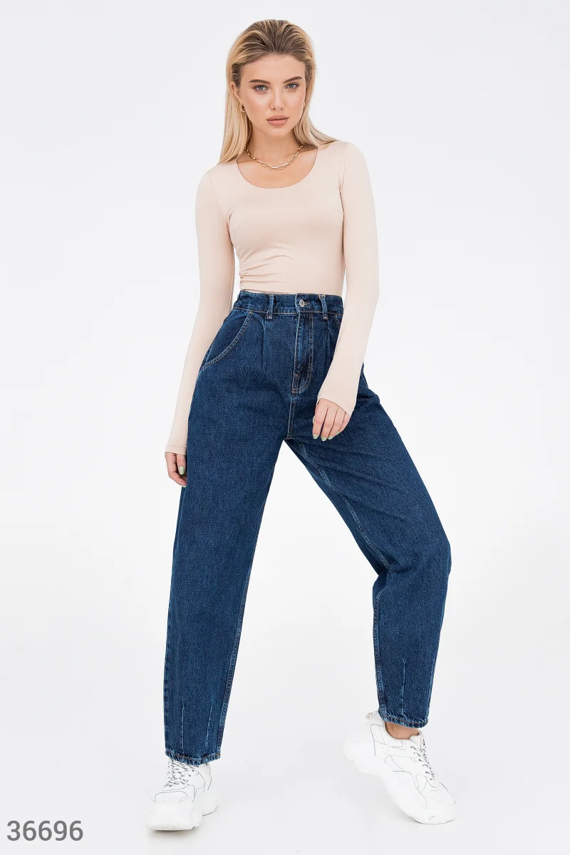 Трендовые джинсы slouchy синего оттенка фотография 1