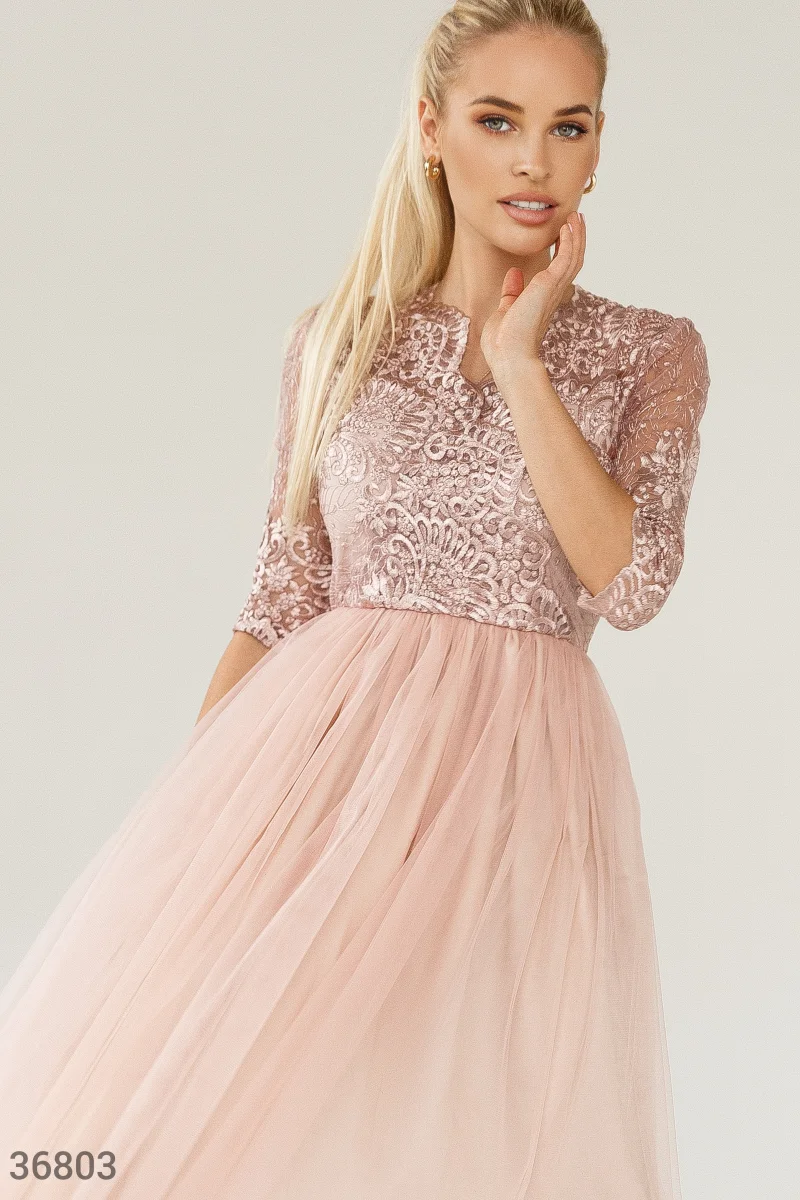 Розовое платье с пышной юбкой фотография 1