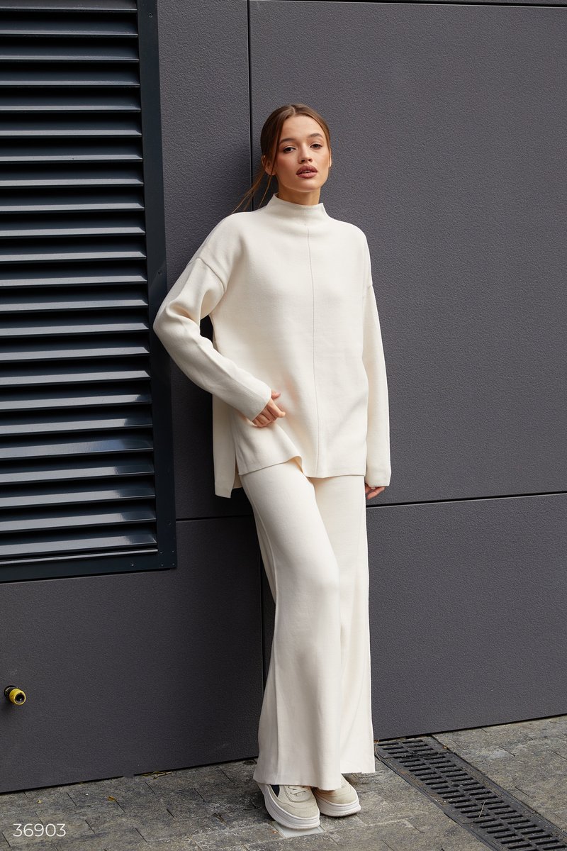 Oversize suit with wide trousers