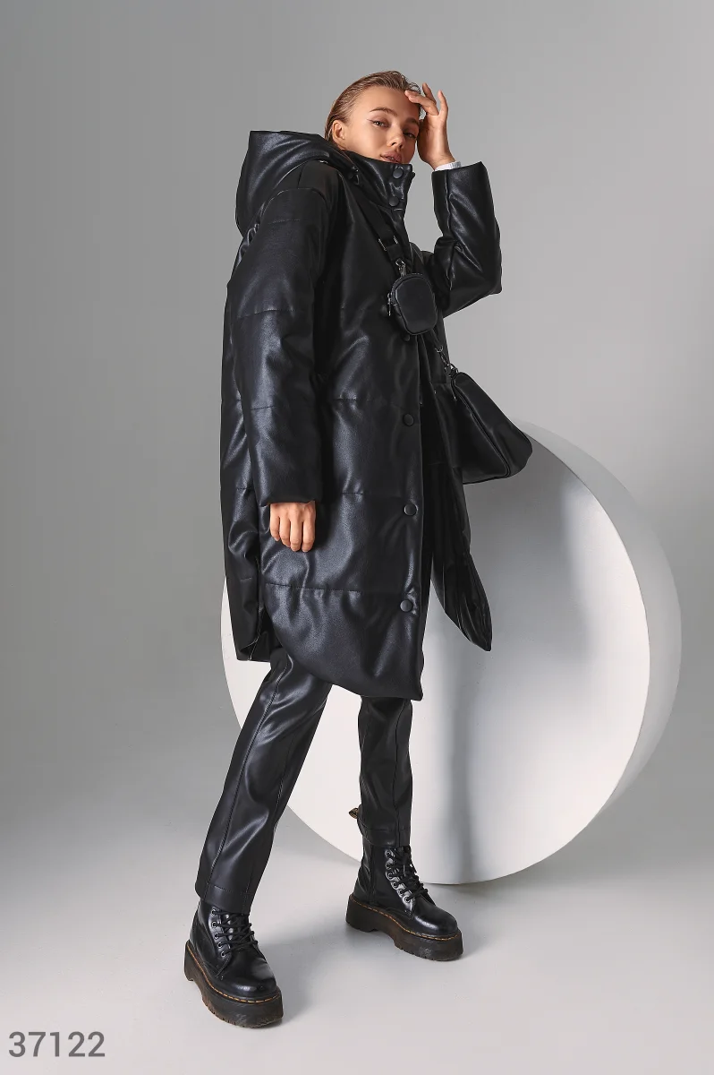 Утепленная куртка из черной кожи фотография 3