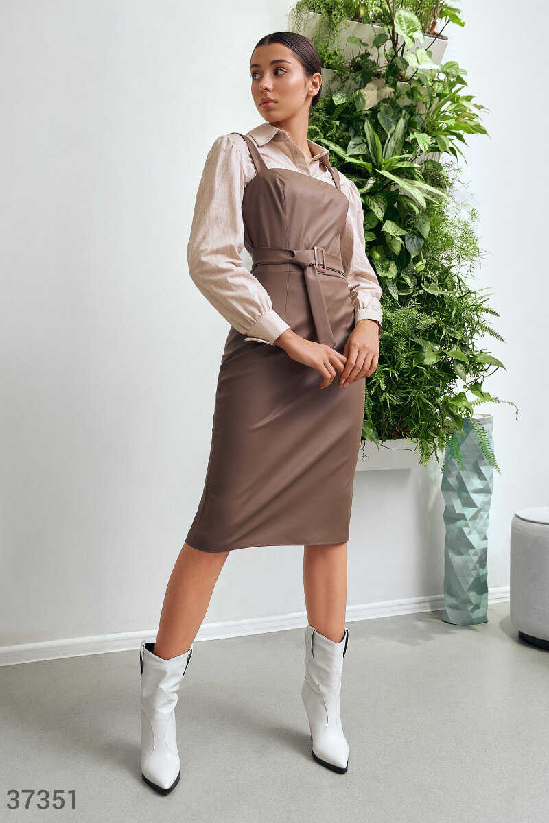 Fitted dress in faux leather