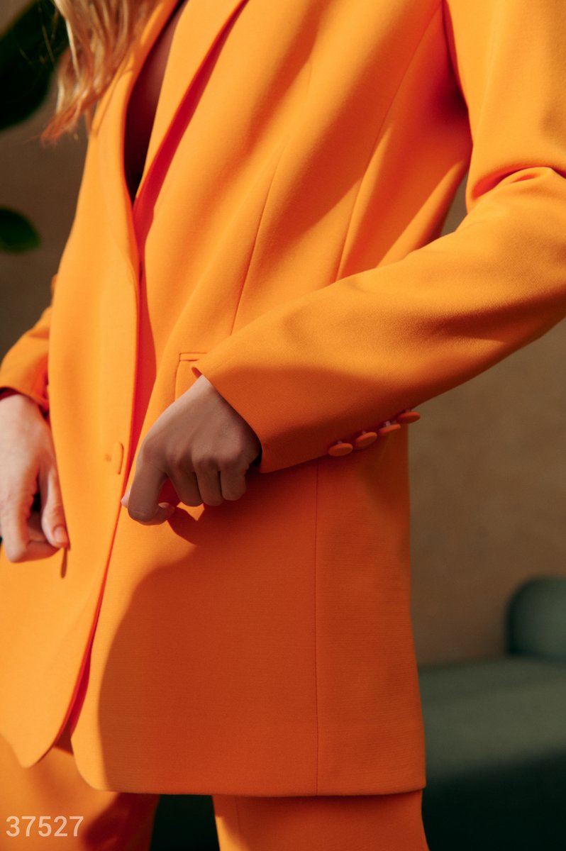 Яскравий піджак помаранчевого відтінку фотографія 2