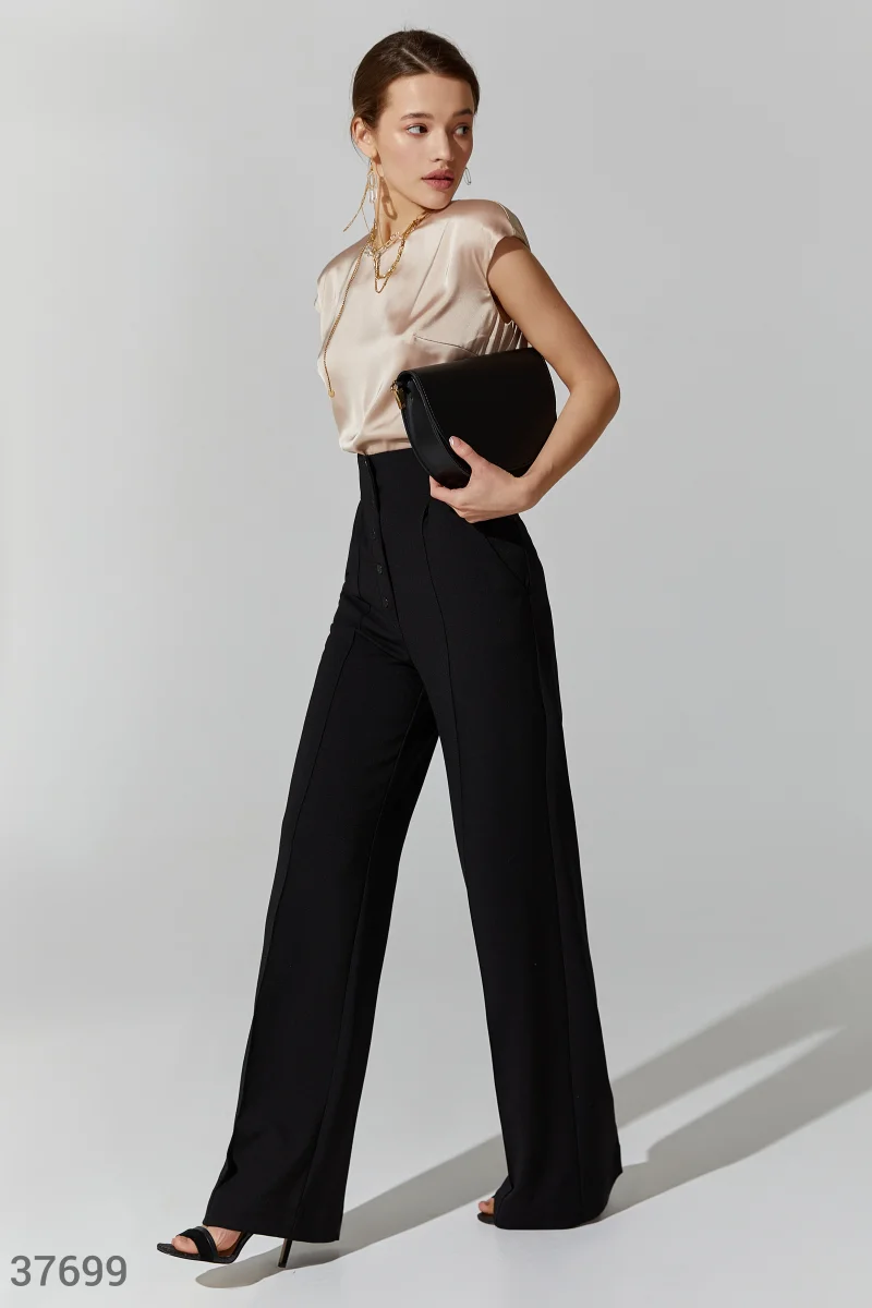 Black pants with accent buttons photo 4