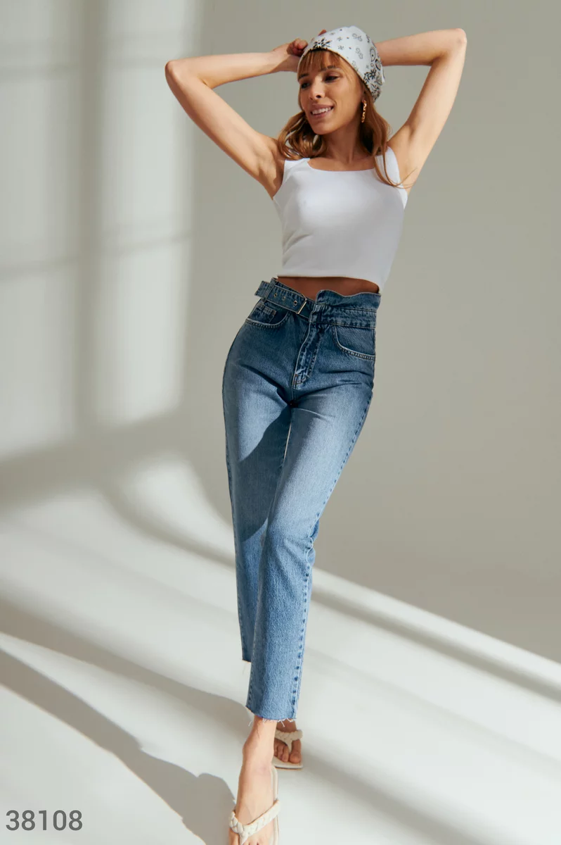 Прямые джинсы с асимметричным поясом photo 1