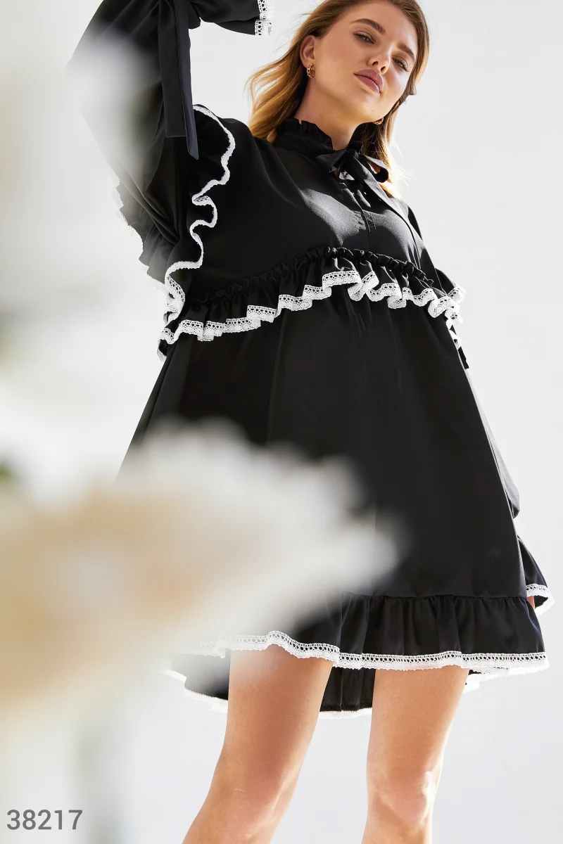 Loose dress with openwork lace photo 1