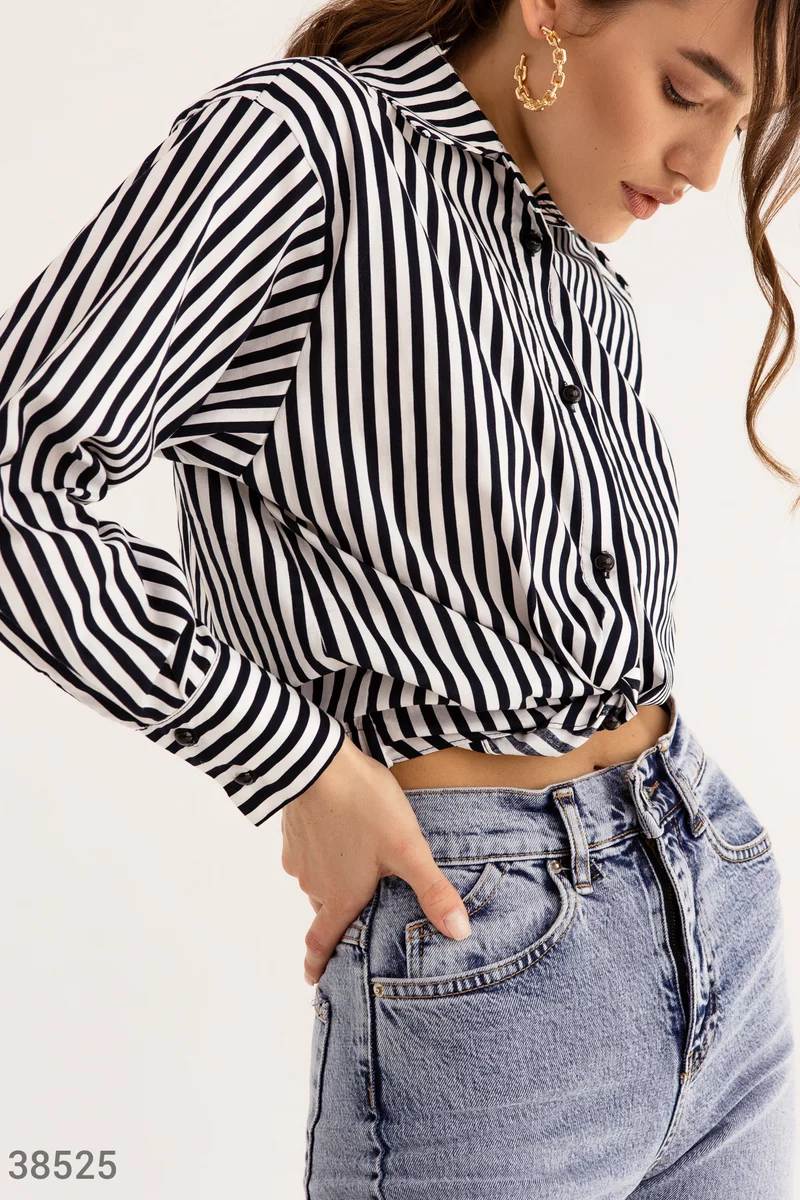 Striped knotted shirt photo 1