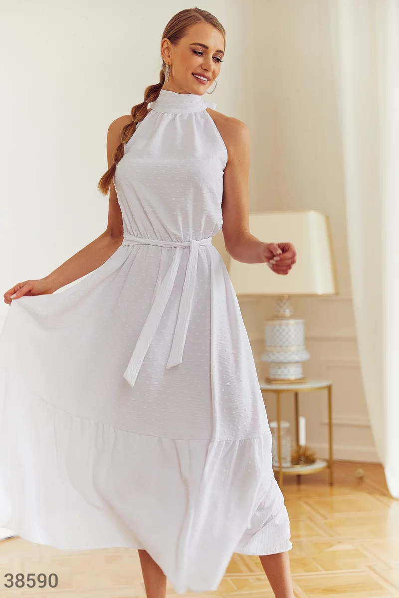 Белое платье из невесомого материала фотография 1