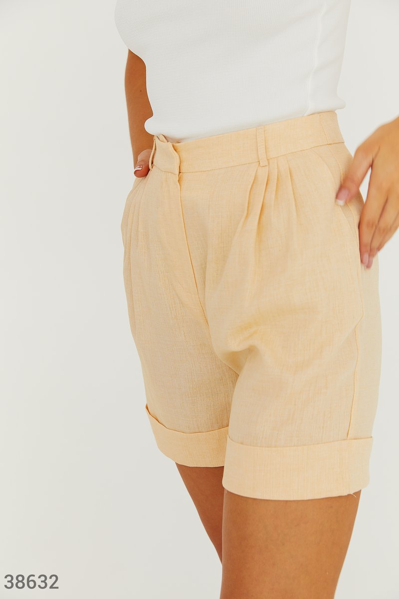 Light shorts with cuffs