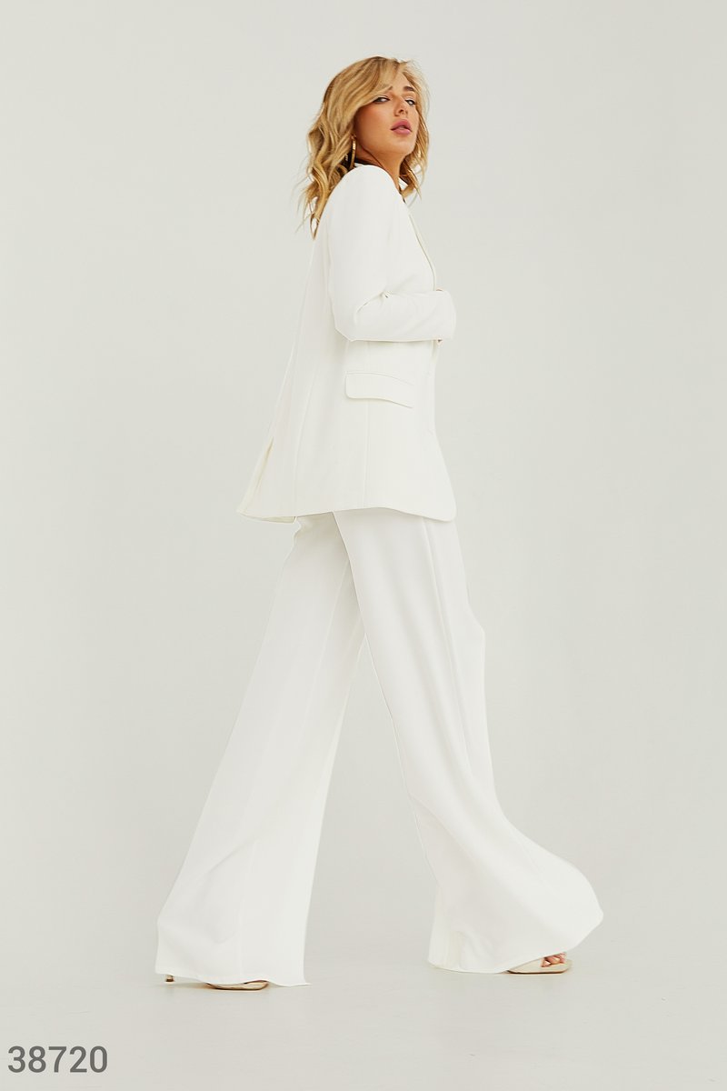 White trousers with high slits