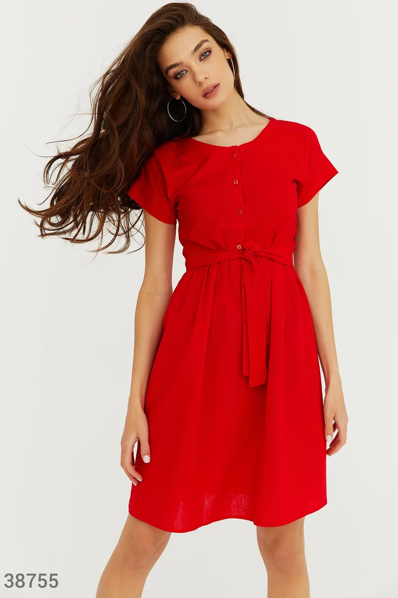 Лаконичное платье красного цвета фотография 1