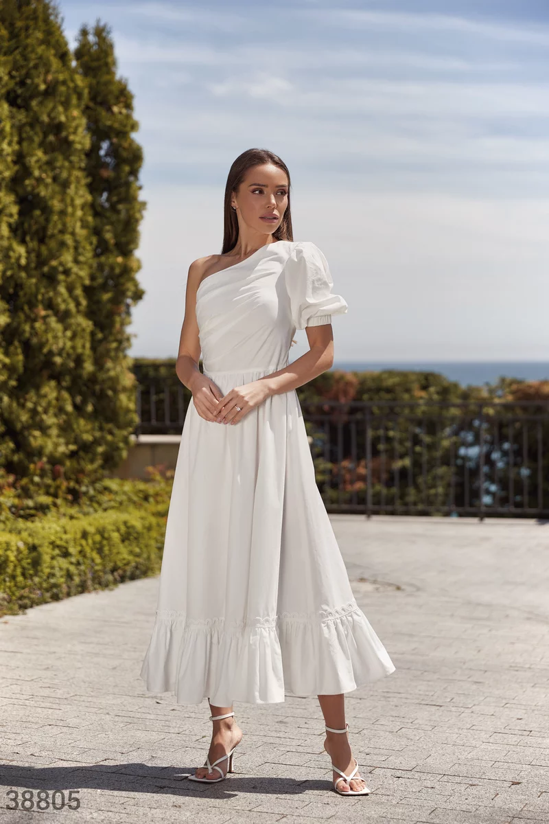 Асиметрична сукня білого кольору фотографія 2