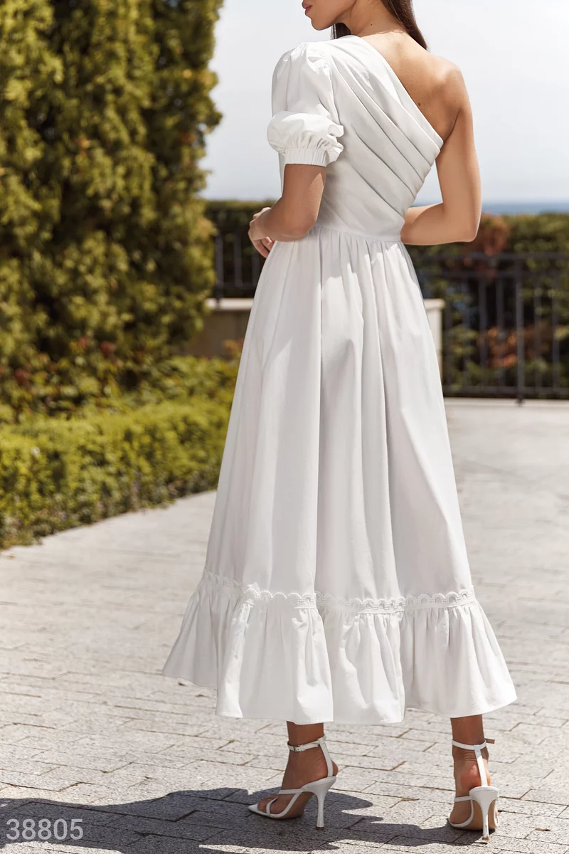 Асимметричное платье белого цвета фотография 3