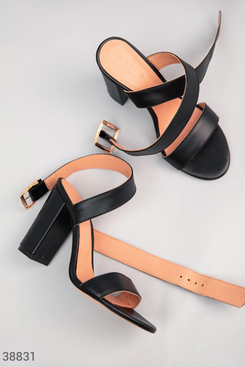 Leather heeled sandals photo 1
