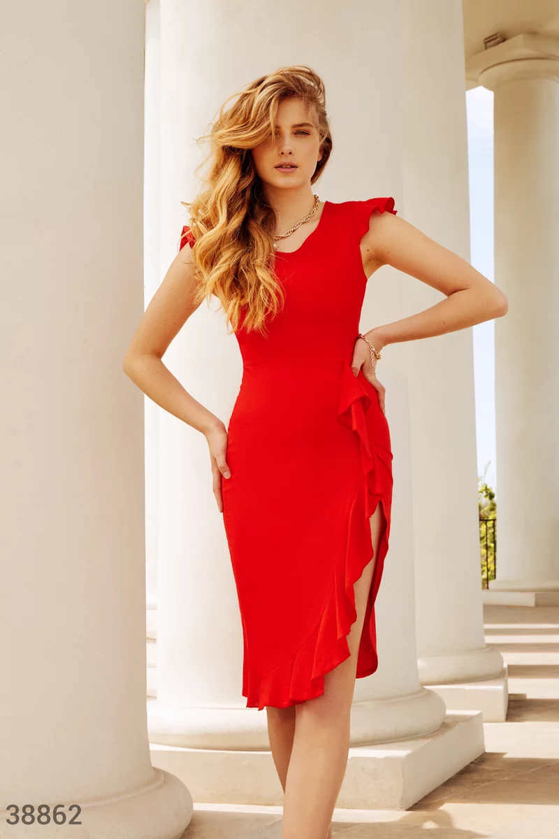Червона сукня з воланом фотографія 1