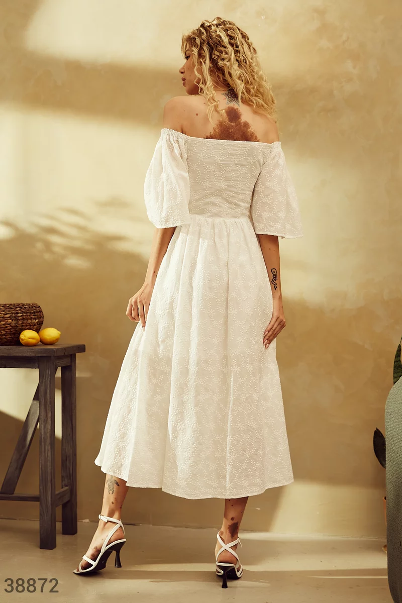 Spectacular white dress photo 4