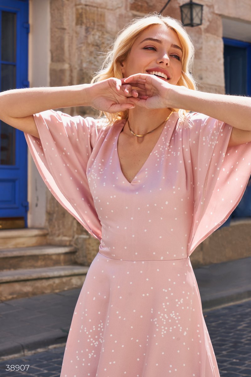 Расклешенное розовое платье