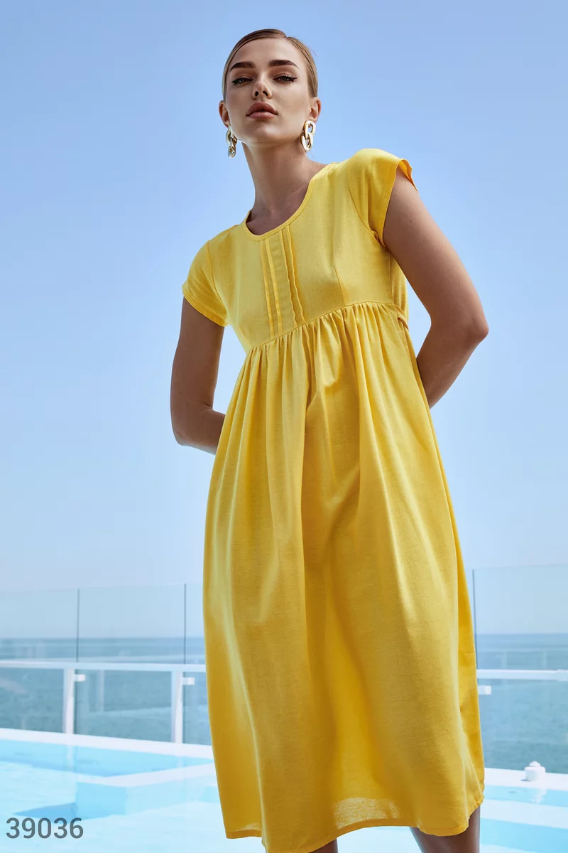Желтое платье с драпировкой фотография 1