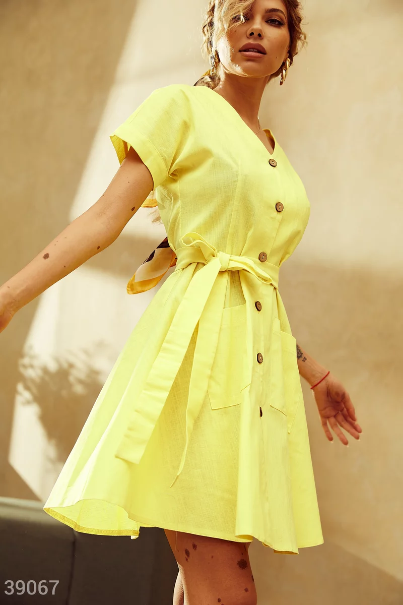 Льняное платье желтого цвета фотографія 1