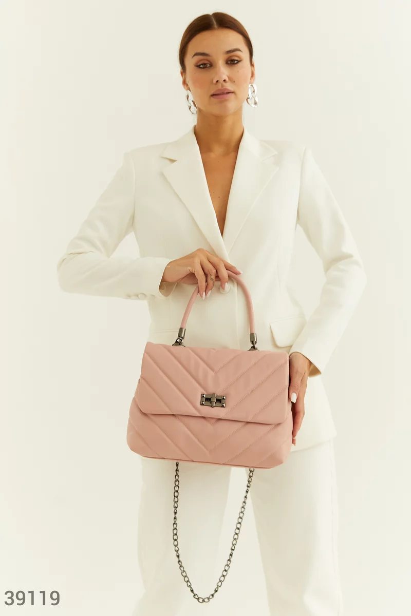 Розовая сумка в деловом стиле фотографія 1