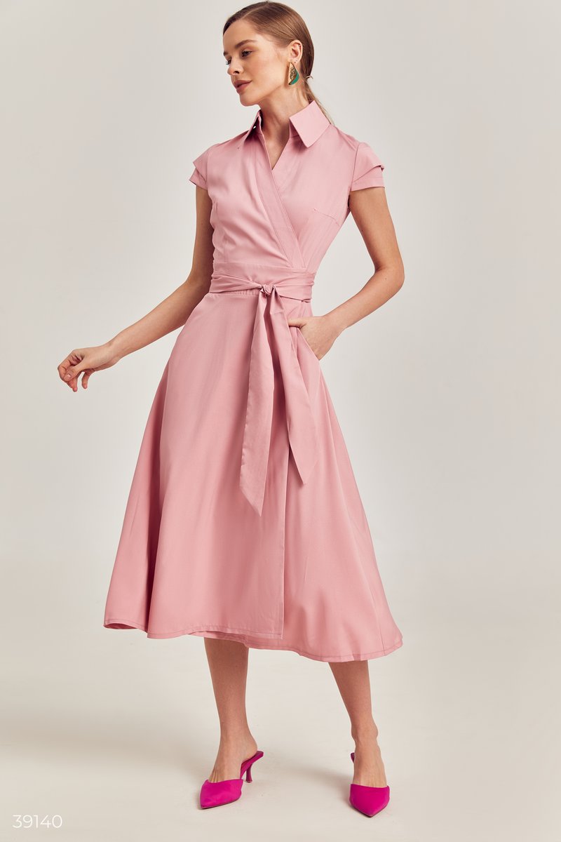 Легкое розовое платье