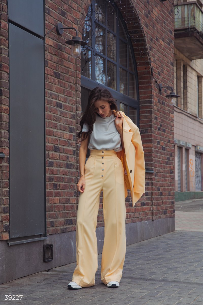 Широкие брюки лимонного цвета фотография 4