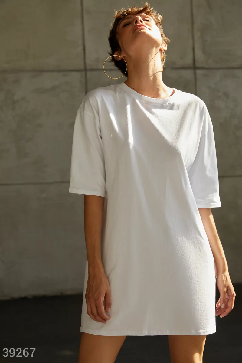 Белое платье-футболка фотографія 1