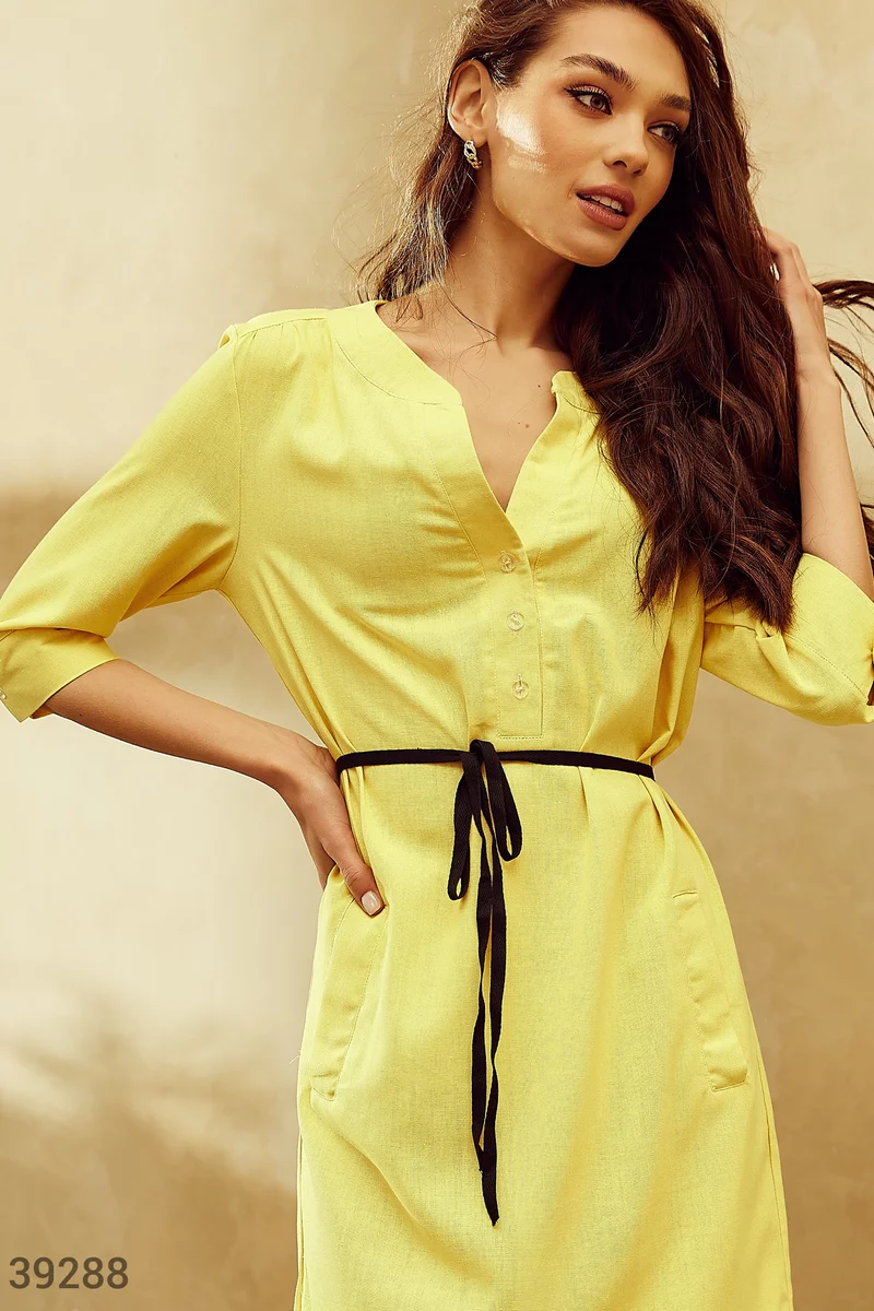 Желтое платье с поясом фотография 1