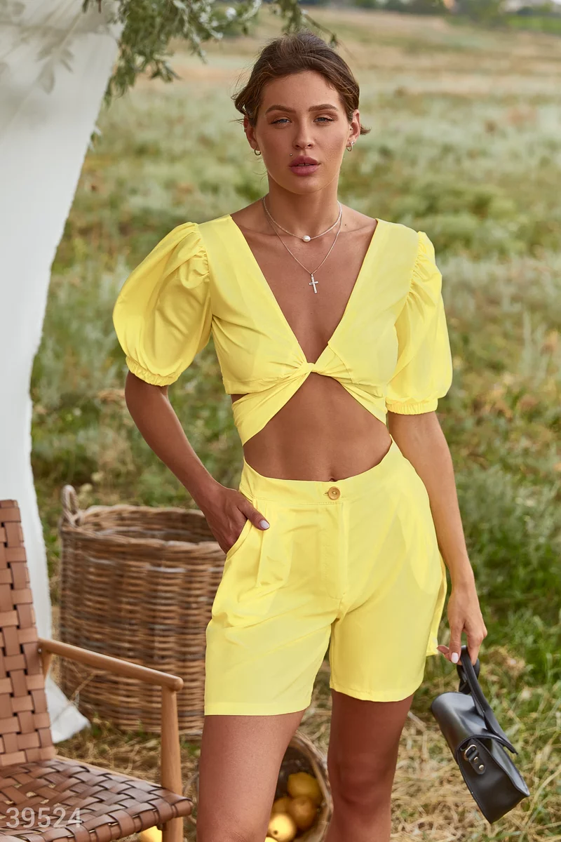 Лимонный костюм с шортами фотографія 1