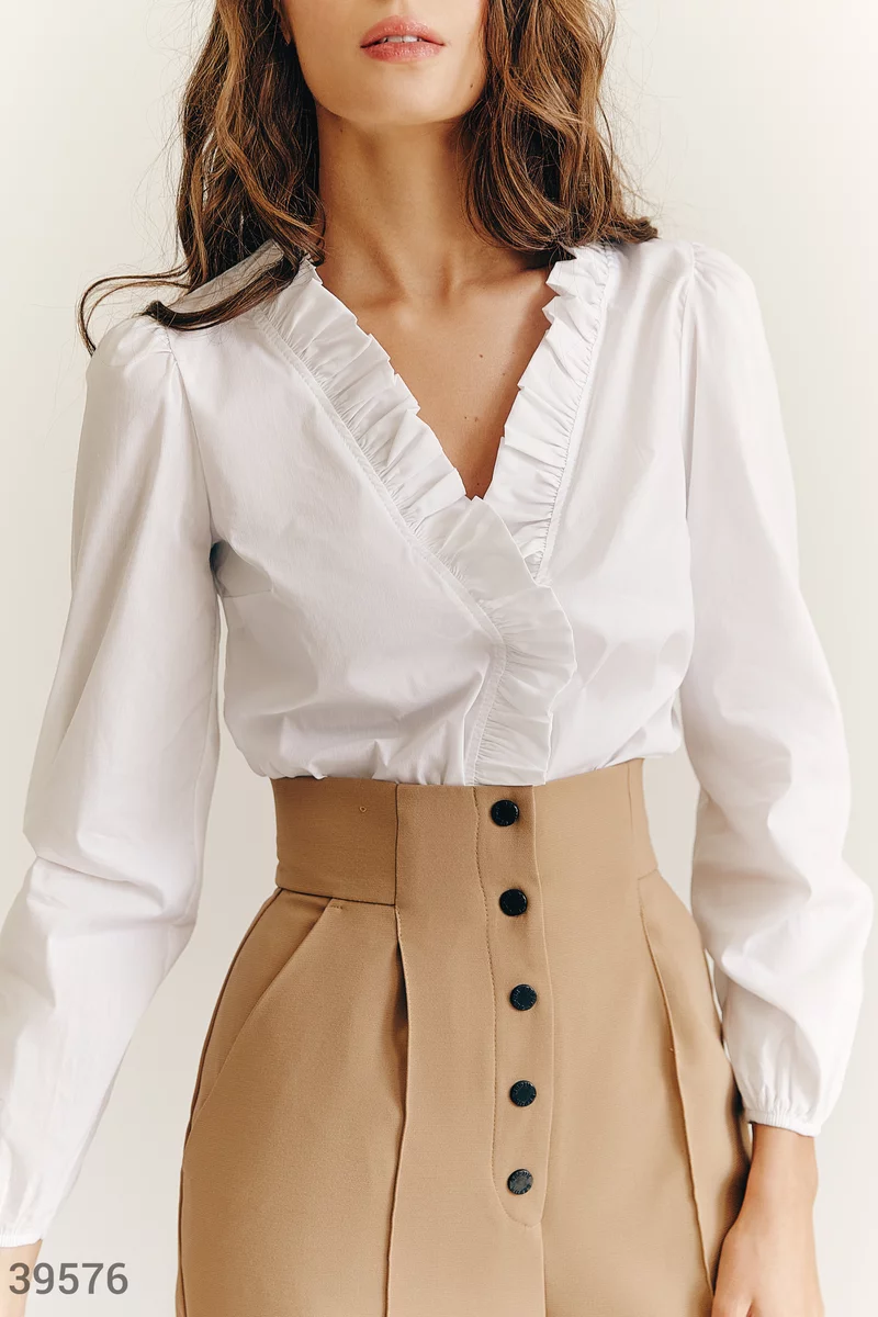Белая блуза с длинным рукавом фотографія 1