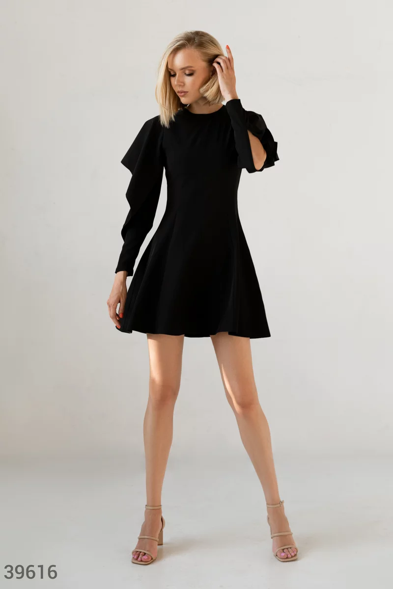 Dress with ruffles on the sleeves photo 1