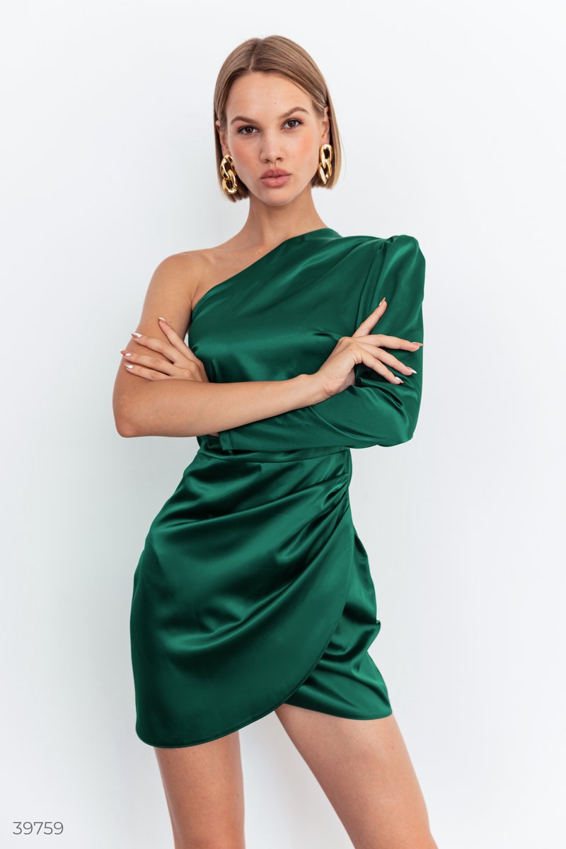 Короткое платье зеленого цвета