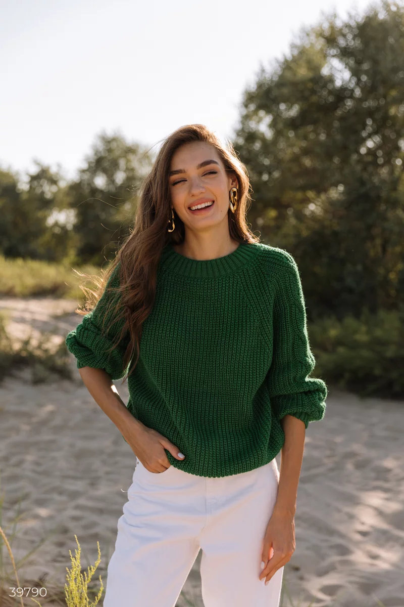 Bright green sweater photo 2