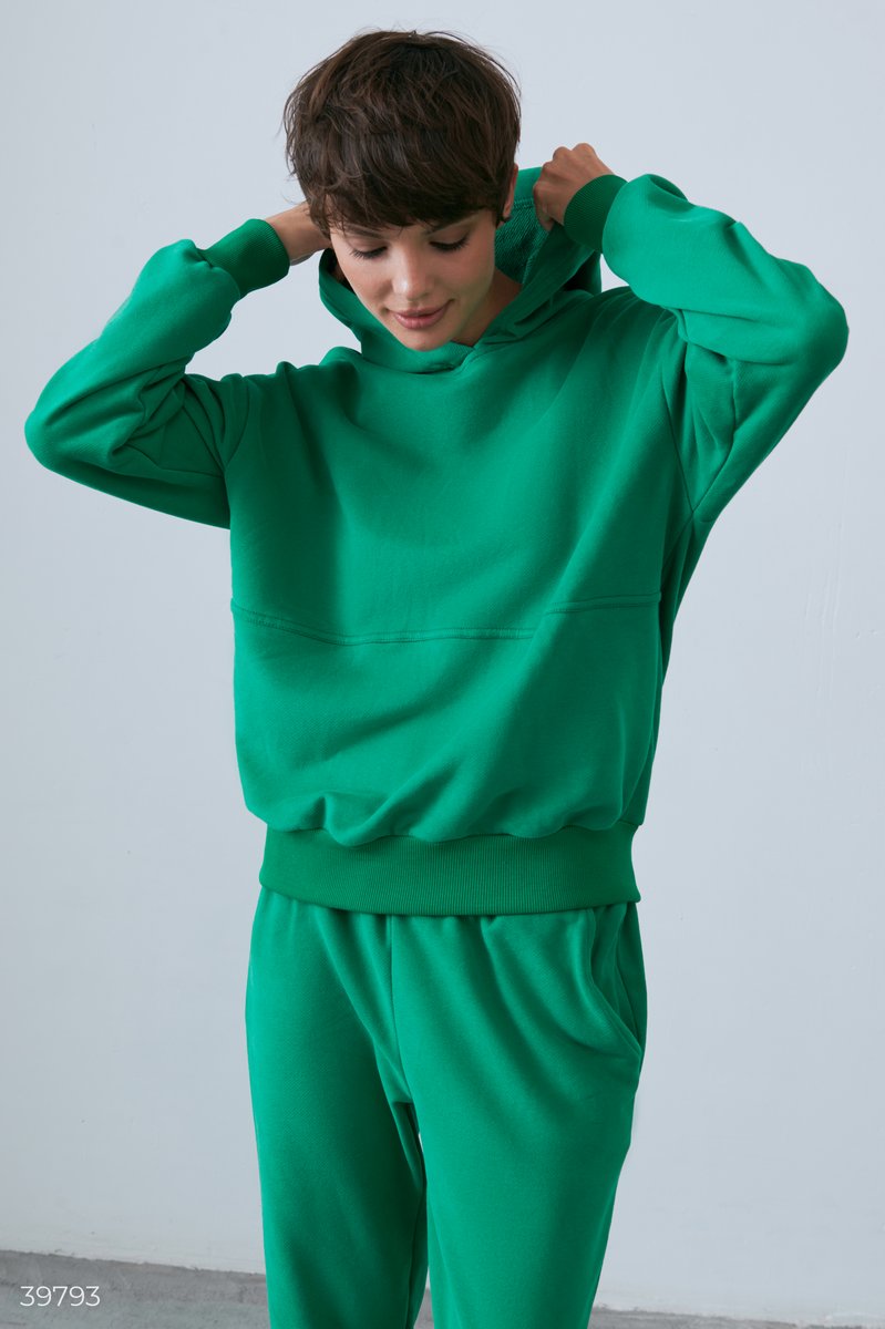 Повседневный костюм трендового зеленого цвета