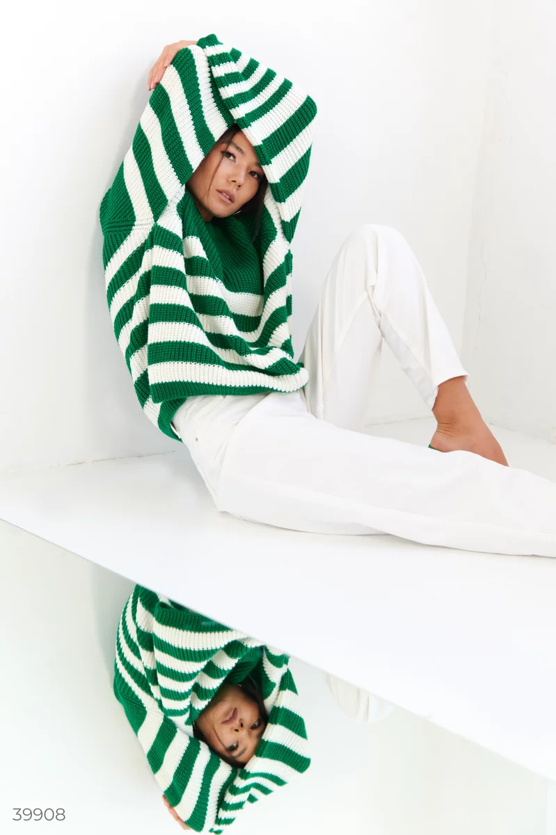 Green striped sweater photo 1
