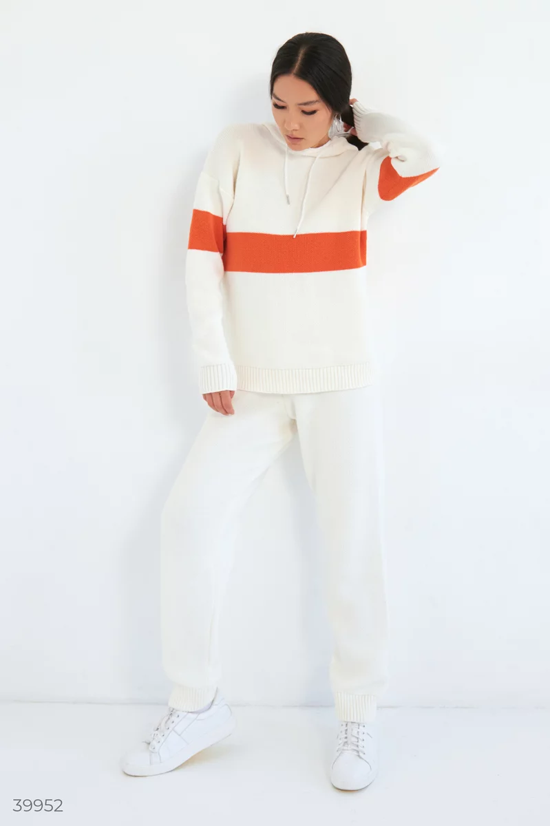 White knit suit with stripe photo 1
