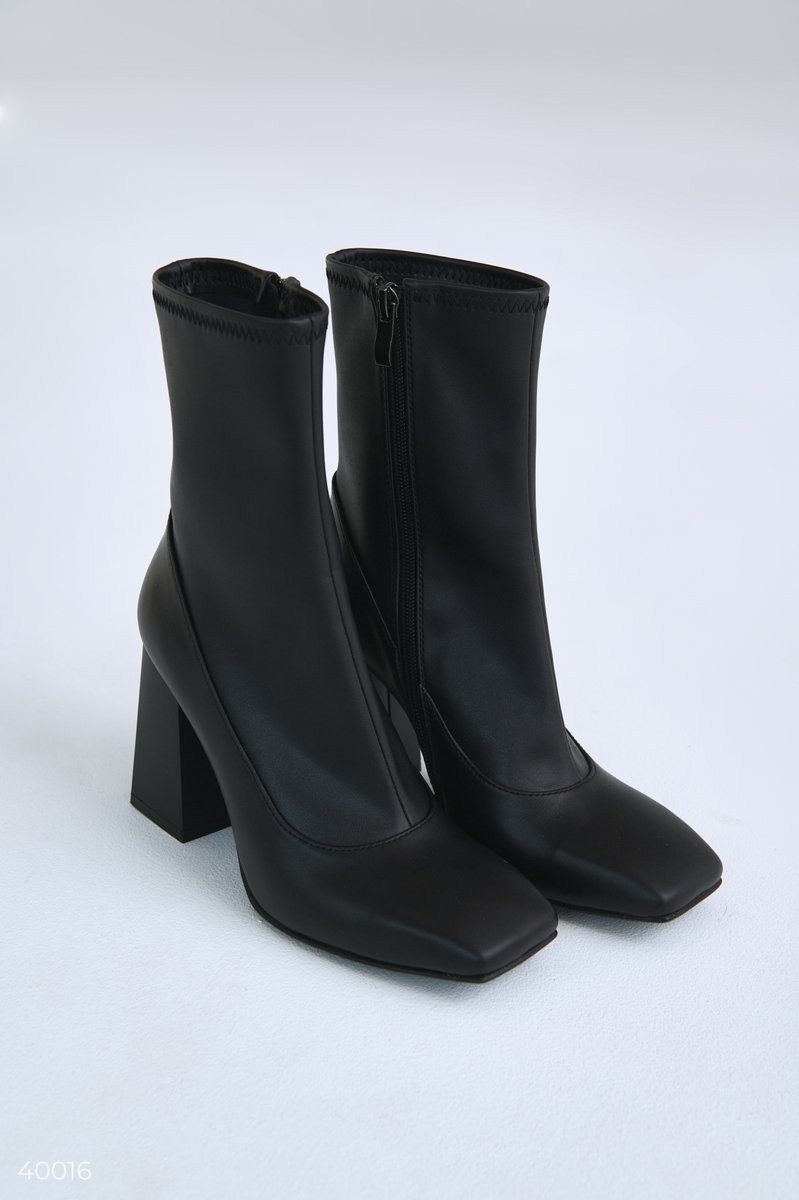 Leather boots with square toe  Black 40016