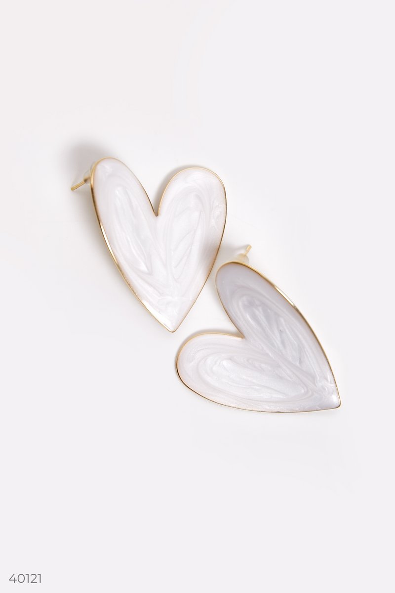 White heart earrings with gold base
