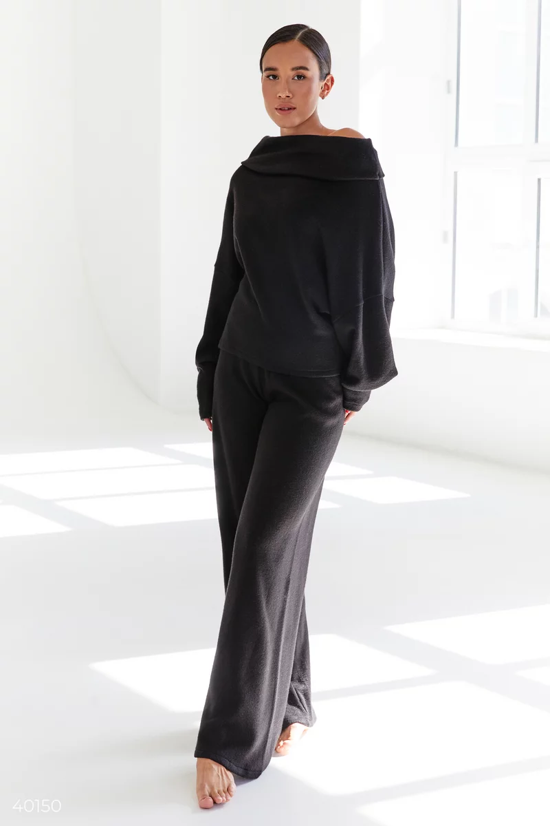 Чорний трикотажний костюм із широкими брюками фотографія 2