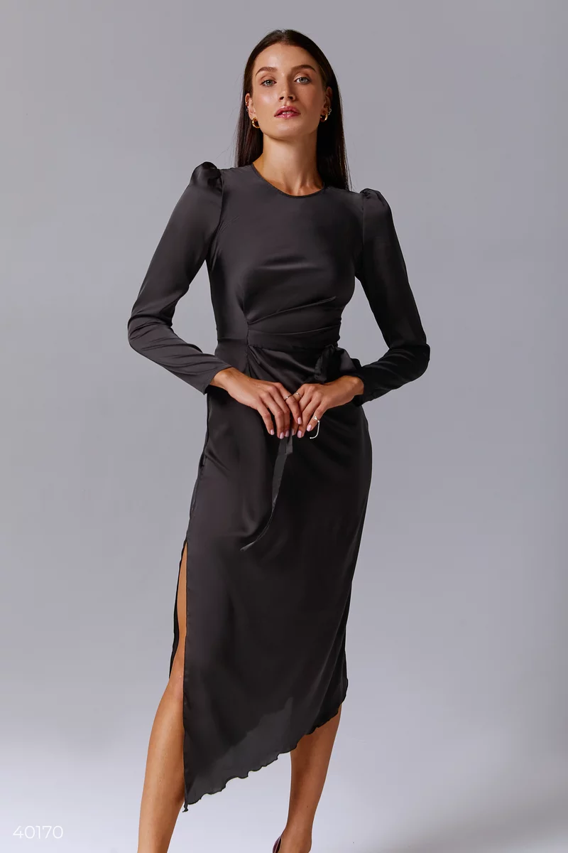 Черное атласное платье с разрезом фотографія 1