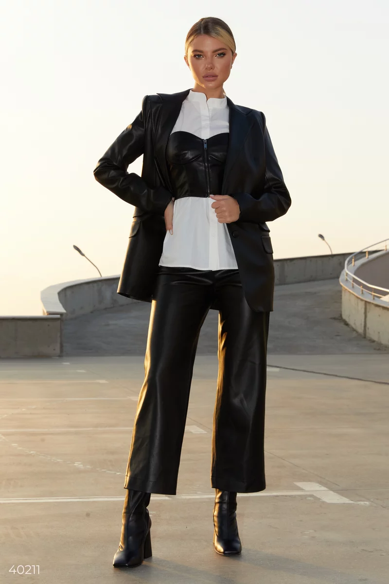 Cropped black trousers made of eco-leather photo 1