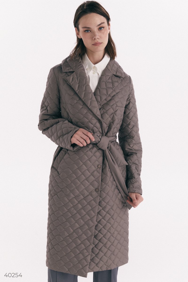 

Стеганное пальто с поясом цвета капучино