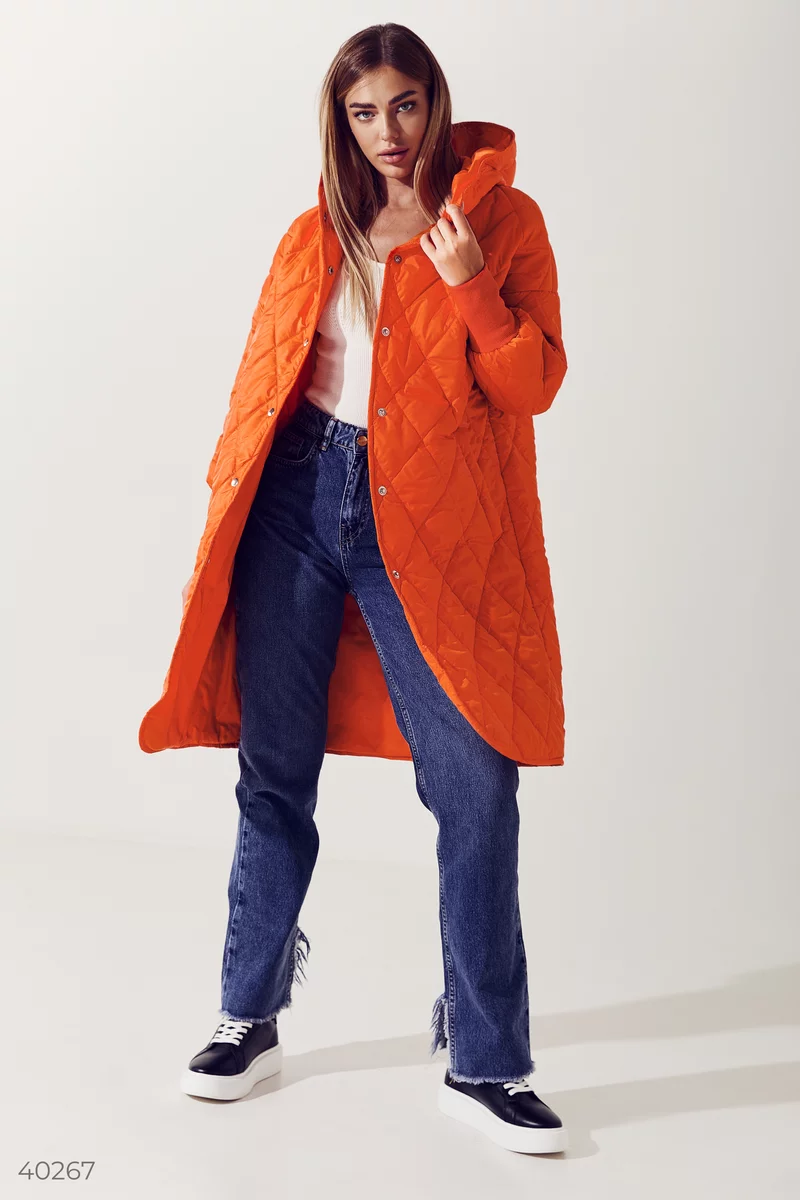 Яркая оранжевая куртка с капюшоном фотография 1