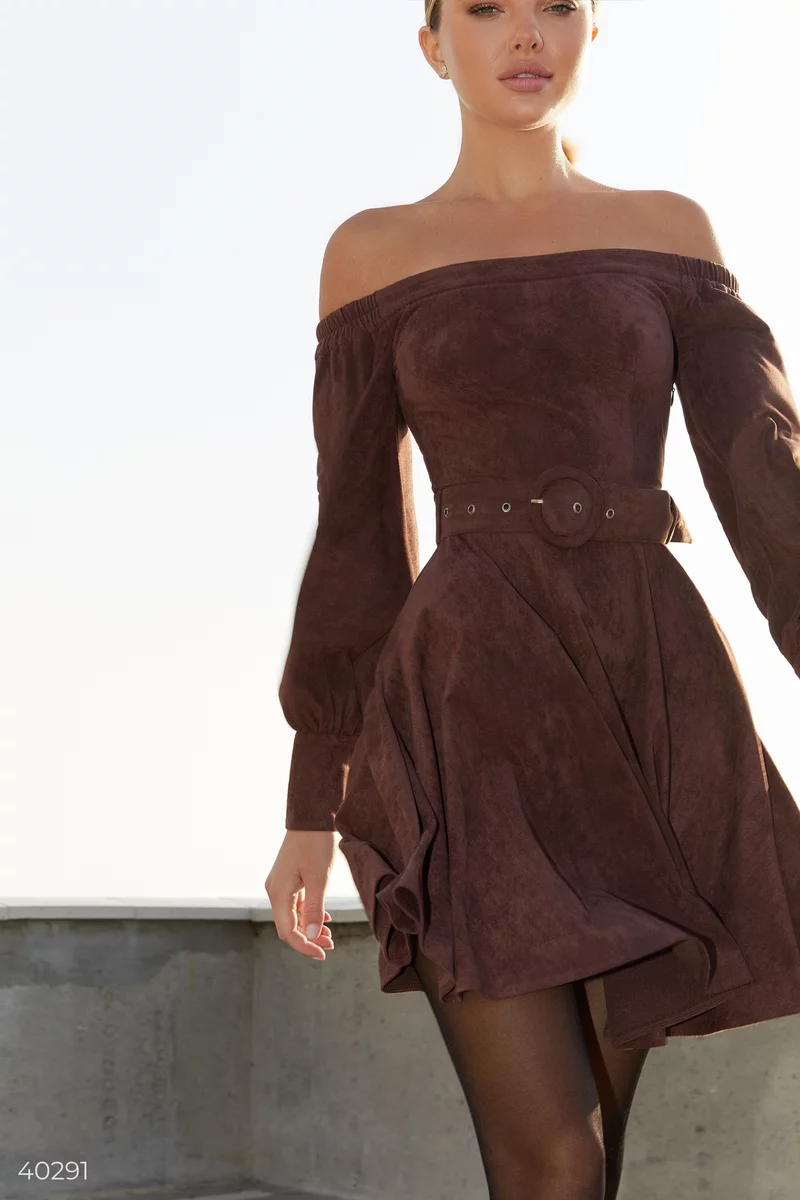 Замшева сукня міні з відкритими плечима фотографія 1