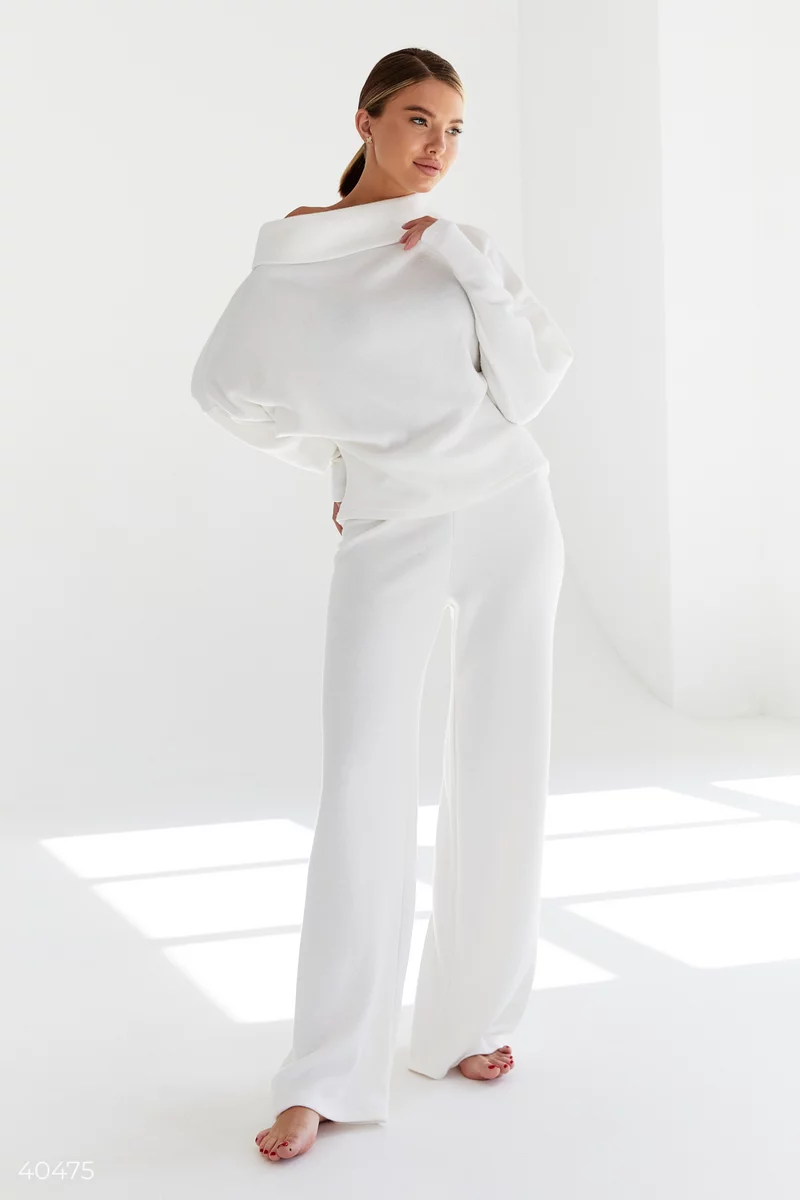 White knitted suit with wide leg trousers photo 4
