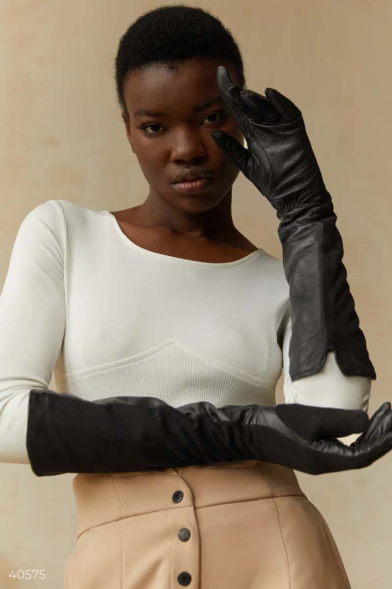 Длинные черные перчатки из натуральной кожи фотографія 1