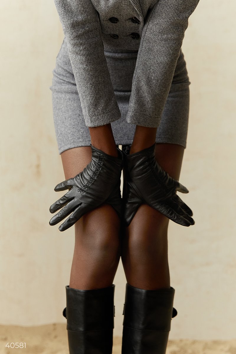

Короткие черные перчатки из натуральной кожи