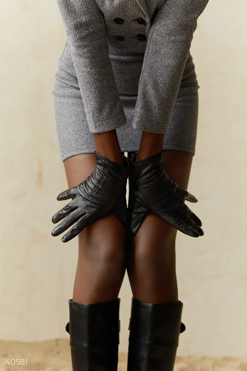 Короткие черные перчатки из натуральной кожи фотографія 1