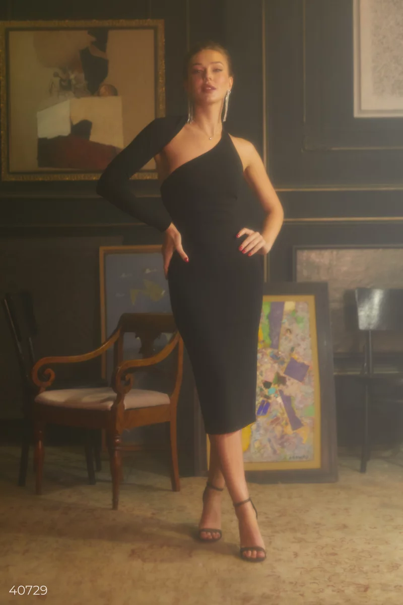 Черное платье с ассиметричным верхом фотография 1